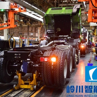 重卡（kǎ）裝配流水線