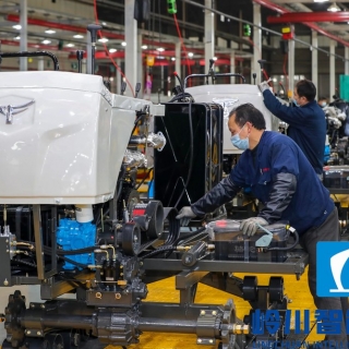 收（shōu）割機（jī）總裝流水（shuǐ）線